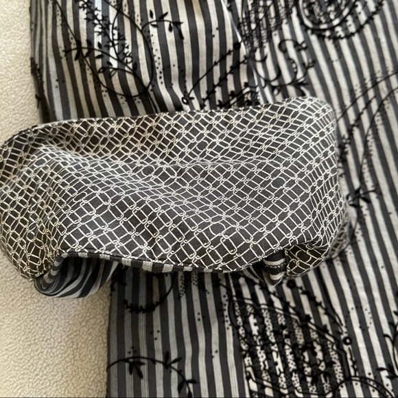 Robert graham black stripe paisley long sleeve button down shirt size medium. - Picture 4 of 5